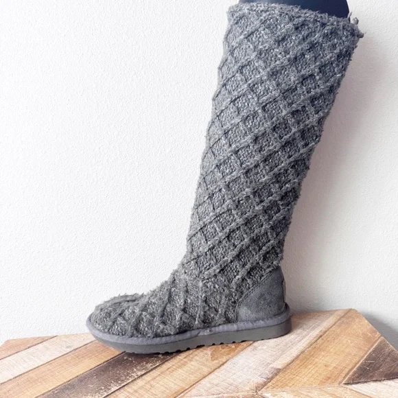 Ugg Lattice Knit Gray Quilted Women's Boots - Picture 4 of 15